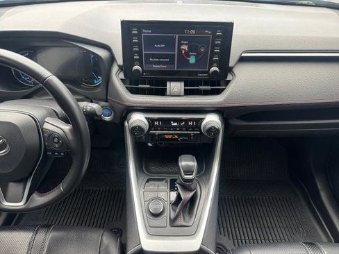 Used 2022 Toyota RAV4 SE image 11