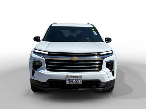 Used 2025 Chevrolet Traverse LT FWD image 8