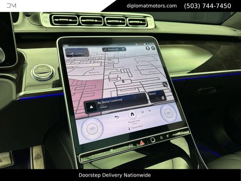 Used 2024 Mercedes-Benz Maybach S 580 4MATIC image 36