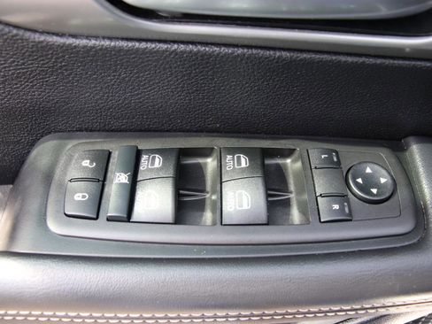 Used 2026 Chrysler Pacifica Select FWD image 50