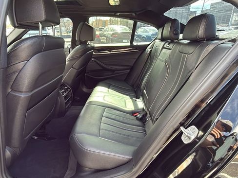 Used 2020 BMW 530i xDrive w/ Premium Package image 12