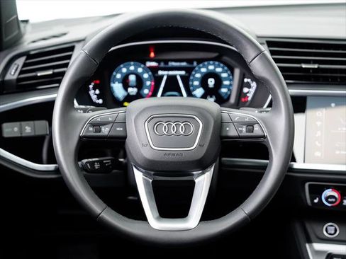 Certified 2025 Audi Q3 2.0T Premium Plus w/ Premium Plus Package AWD/4WD image 11