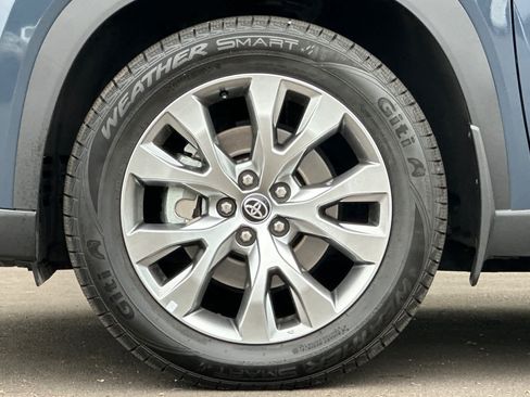 Used 2025 Toyota Grand Highlander AWD image 27