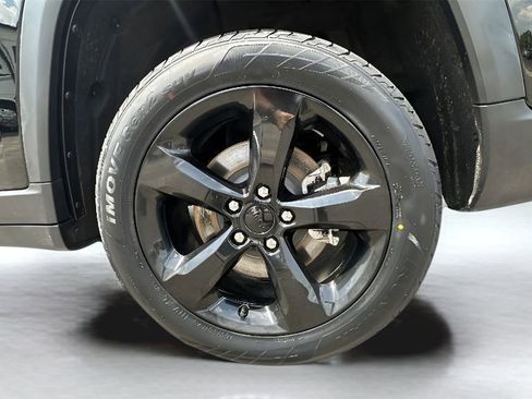 Used 2023 Jeep Grand Cherokee L Laredo image 21