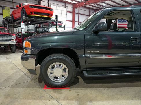 Used 2003 GMC Yukon SLT w/ 1SD Preferred Equipment Group AWD/4WD image 3