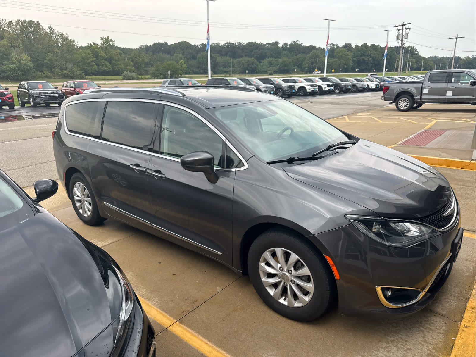 Used 2018 Chrysler Pacifica Touring-L Plus FWD image 4