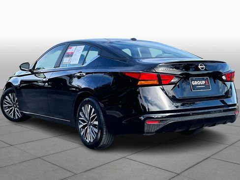 Used 2025 Nissan Altima 2.5 SV image 11