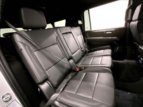 Used 2025 Chevrolet Suburban Z71 AWD/4WD image 26