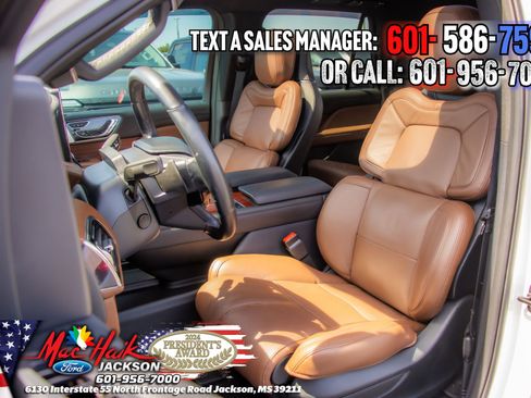 Used 2024 Lincoln Navigator Reserve AWD/4WD image 9