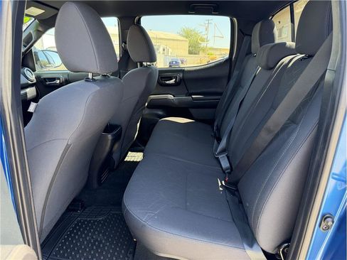 Used 2017 Toyota Tacoma TRD Sport w/ Tow Package RWD image 7
