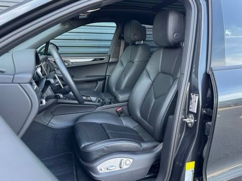 Certified 2026 Porsche Macan AWD/4WD image 5
