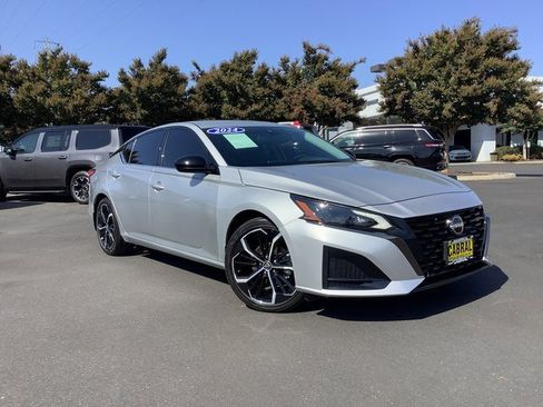 Used 2024 Nissan Altima 2.5 SR image 2