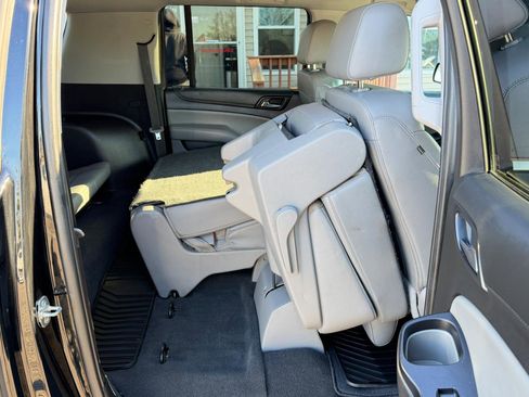 Used 2020 Chevrolet Suburban LT image 41