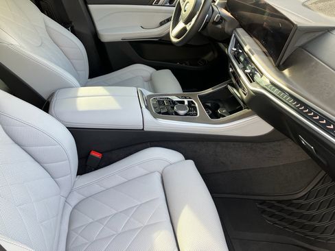 Used 2025 BMW X5 sDrive40i w/ M Sport Package image 2