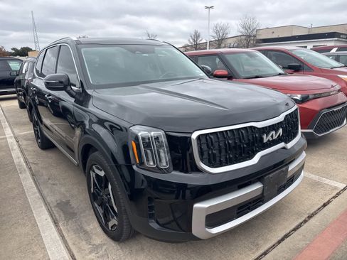 Certified 2024 Kia Telluride EX w/ EX Captain's Chair Package image 3