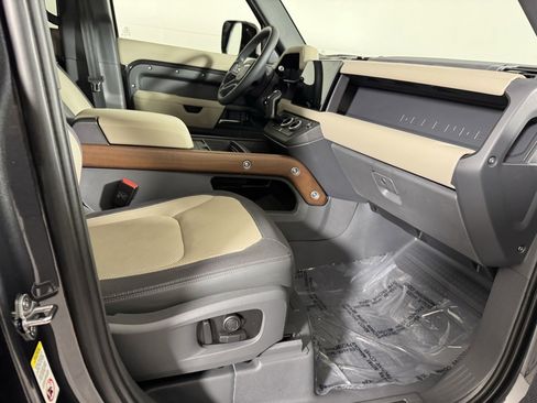 Used 2024 Land Rover Defender 110 X image 32