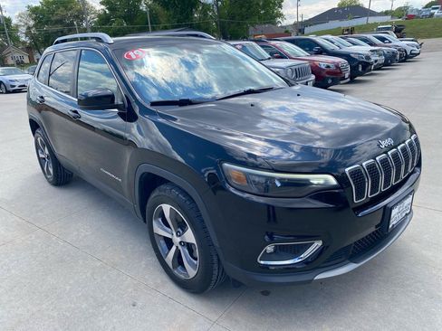 Used 2019 Jeep Cherokee Limited w/ Technology Group AWD/4WD image 4