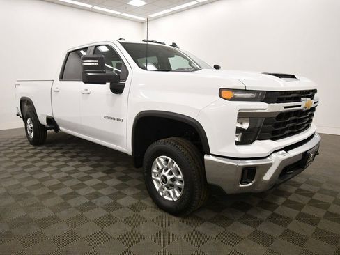 Used 2024 Chevrolet Silverado 2500 LT w/ Convenience Package image 10