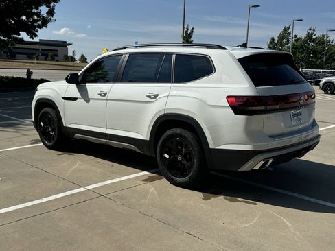 New 2026 Volkswagen Atlas Peak Edition image 3