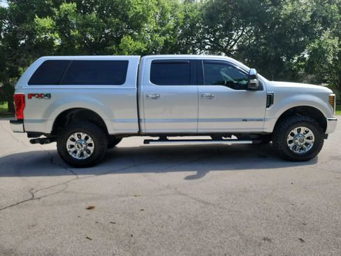 Used 2018 Ford F250 XLT w/ XLT Premium Package AWD/4WD image 11