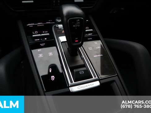 Used 2022 Porsche Cayenne E-Hybrid Coupe image 32