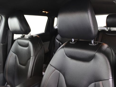 Used 2024 Jeep Compass Latitude image 5