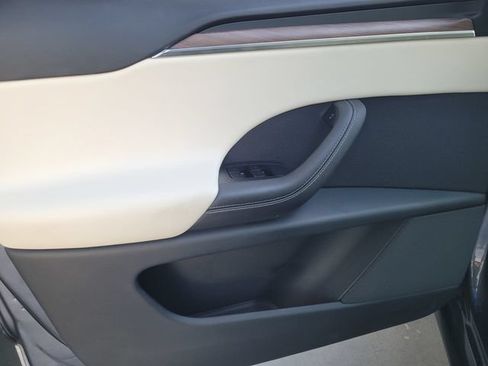 Used 2022 Tesla Model X AWD/4WD image 19