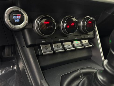 Used 2022 Toyota GR86 image 24
