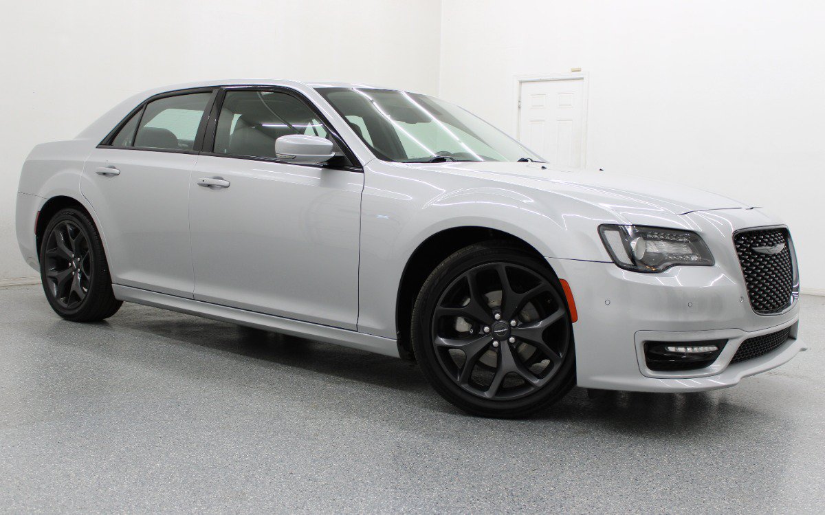 Used 2021 Chrysler 300 Touring L RWD image 1