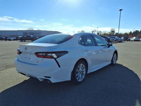 Used 2023 Toyota Camry SE image 6