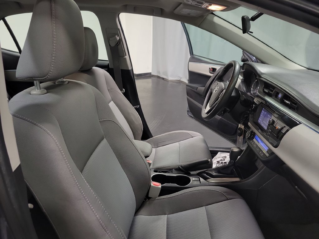Used 2015 Toyota Corolla LE FWD image 31