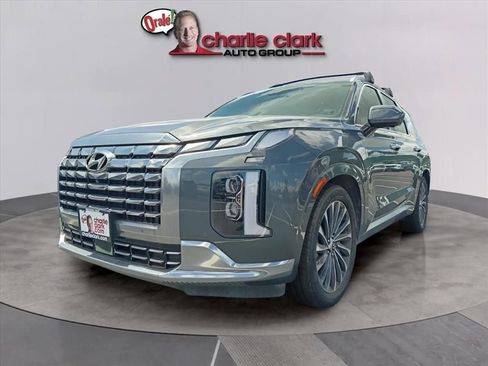 Used 2023 Hyundai Palisade Calligraphy FWD image 1
