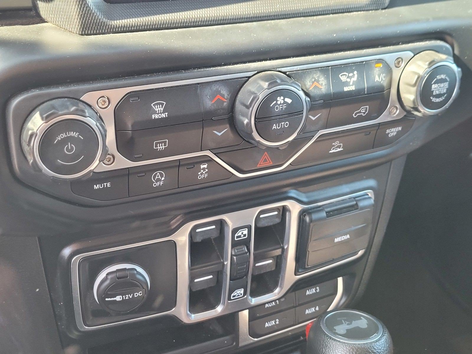 Used 2023 Jeep Wrangler Unlimited Sahara AWD/4WD image 20