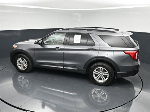 Used 2022 Ford Explorer XLT w/ Equipment Group 202A AWD/4WD image 26