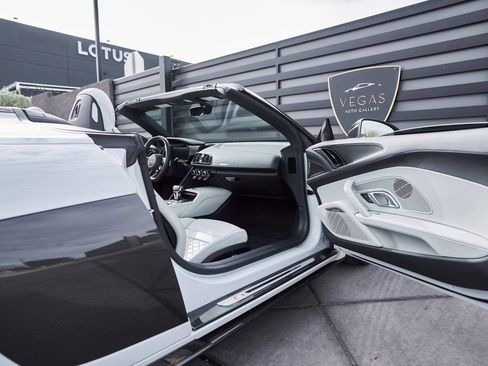 Used 2021 Audi R8 V10 performance image 30