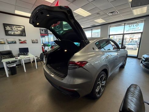 Used 2022 Maserati Levante Modena AWD/4WD image 18