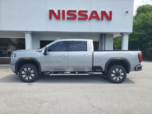 Used 2024 GMC Sierra 3500 Denali w/ Denali Reserve Package AWD/4WD image 11