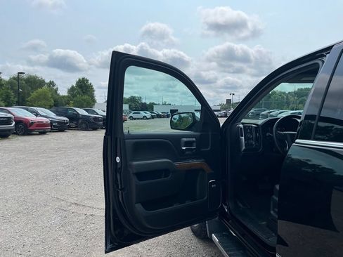 Used 2018 Chevrolet Silverado 1500 LTZ w/ Sport Package AWD/4WD image 14