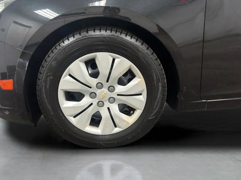 Used 2013 Chevrolet Cruze LS FWD image 26