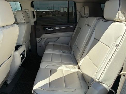 Used 2022 GMC Yukon XL Denali image 15