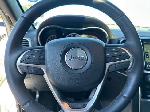 Used 2019 Jeep Grand Cherokee Limited w/ Trailer Tow Group IV AWD/4WD image 18