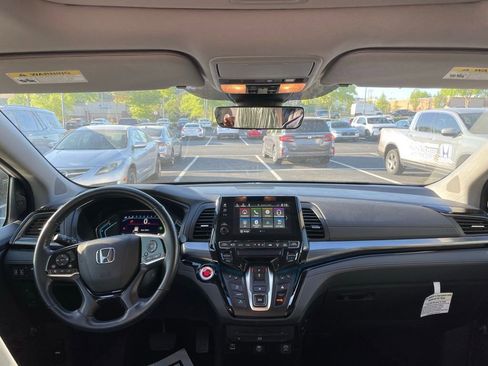 Used 2022 Honda Odyssey Elite image 5