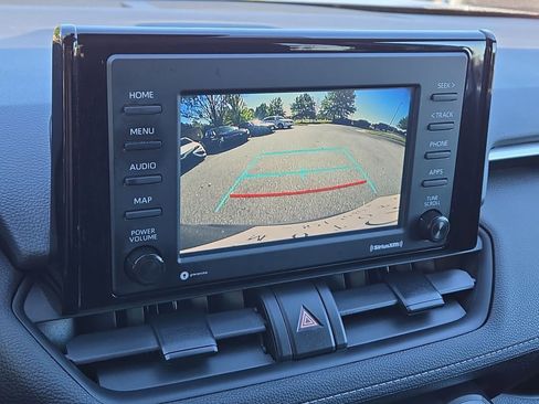 Used 2021 Toyota RAV4 LE image 25