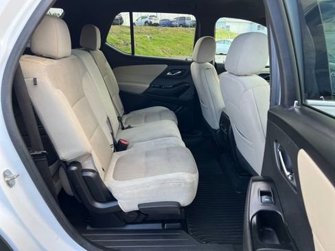 Used 2022 Chevrolet Traverse LS image 11