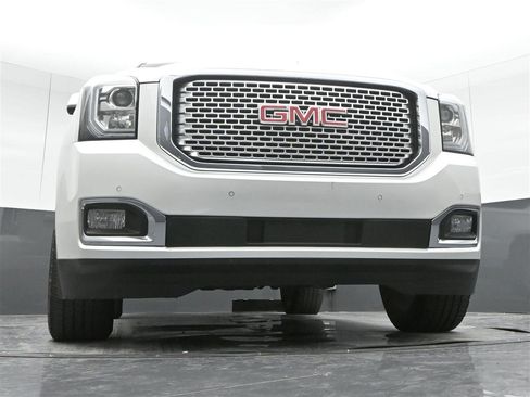 Used 2017 GMC Yukon Denali w/ Open Road Package AWD/4WD image 18