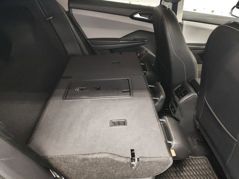 Used 2022 Volkswagen Taos SE image 13