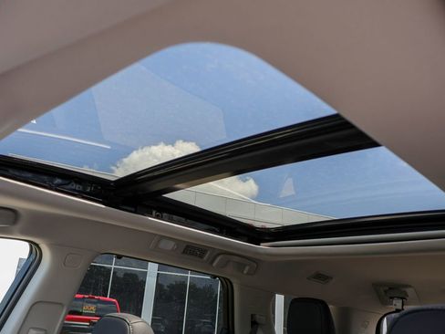 New 2026 Nissan Pathfinder Platinum FWD image 8