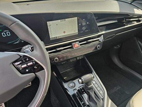 Used 2023 Kia Niro EX Touring FWD image 29