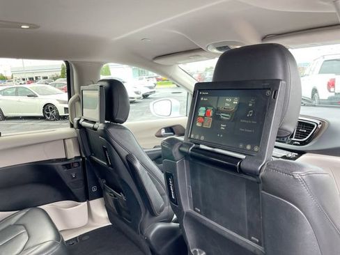Used 2017 Chrysler Pacifica Touring-L Plus FWD image 15