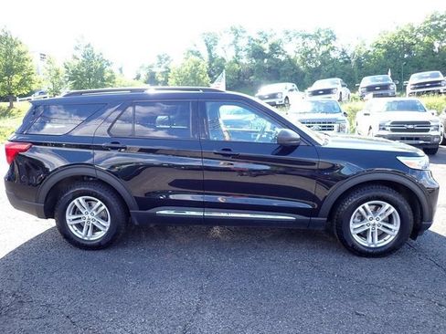 Used 2023 Ford Explorer XLT w/ Equipment Group 202A AWD/4WD image 9